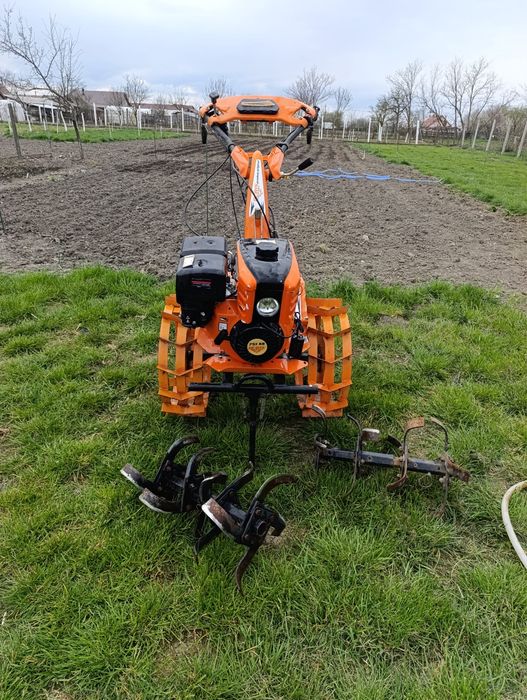 Vând motocultor puternic de 9.5 CP