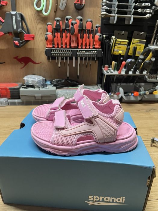 Продавам детски сандалки Sprandi номер 28.