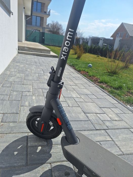 Vând trotinetă electrică XIAOMI 4 PRO GEN 2, 10 inch, pliabilă, negru