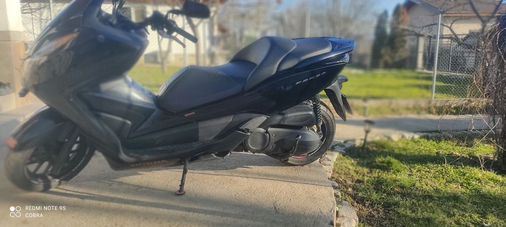 Продавам Хонда Форца