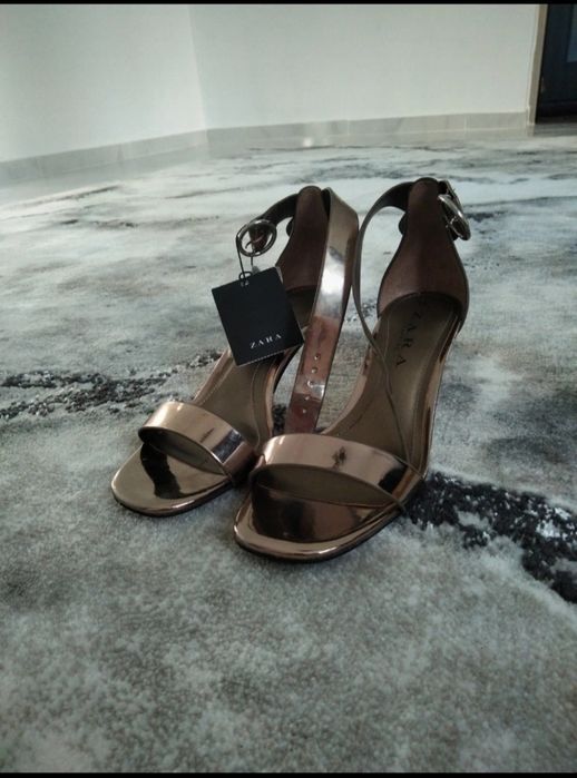 Tocuri ZARA cu etichetă