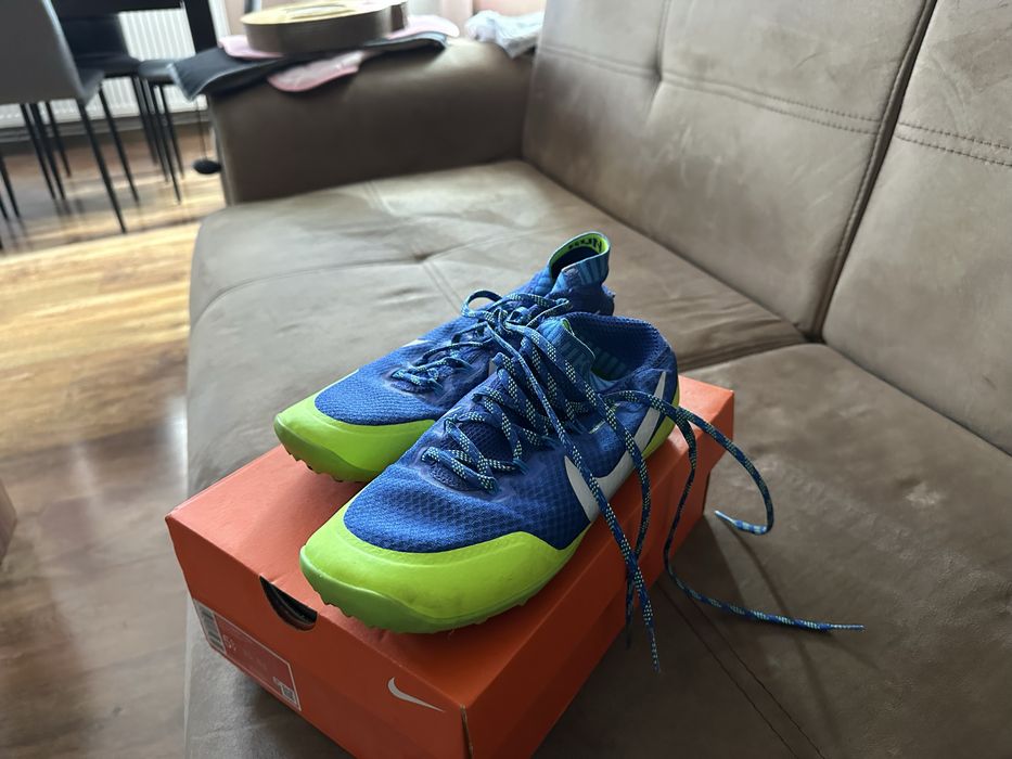 Продавам нови футболни бутонки