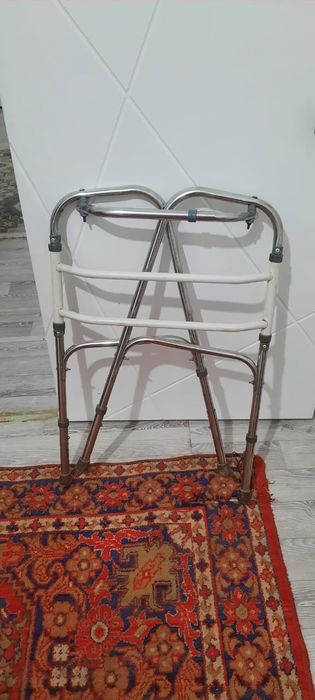 Ходунки  складывается