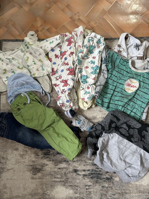 Отдам даром вещи на малыша до года