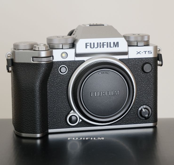 Fujifilm X-T5 body, ca nou, 2925 cadre, full box