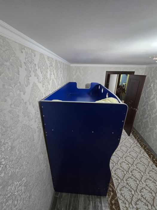 Двухъярусная кровать для подростков или детей