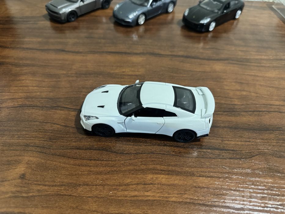 Машинки 1:24, RMZ City фирма