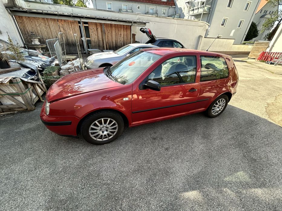 Volkswagen - Golf IV- 2.0 i