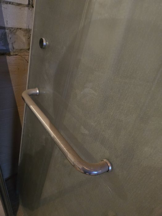 Стеклянная дверь