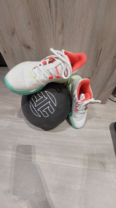 Баскетболни обувки