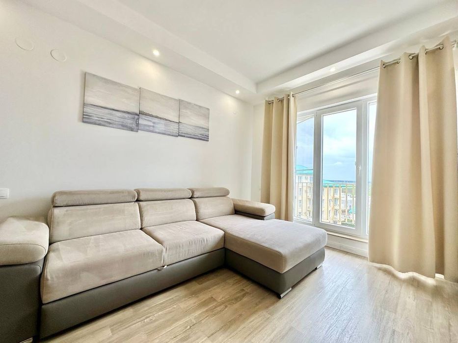 Apartament cu 2 camere de închiriat cu vedere spre piscină