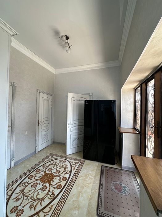 Два дома на участке в микрорайоне "САМАЛ-2".