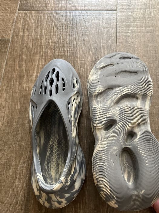 Adidas Yeezy Foam Runners ‘’Moon & Grey,,