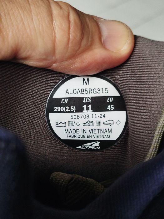 Новые кроссовки Altra