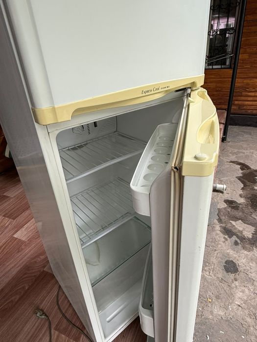 Продам холодильник