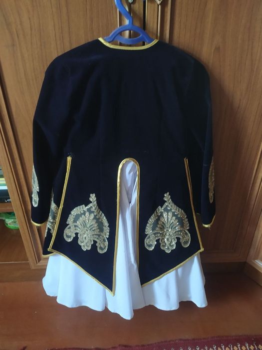 Национальный, узбекский костюм для танцев.