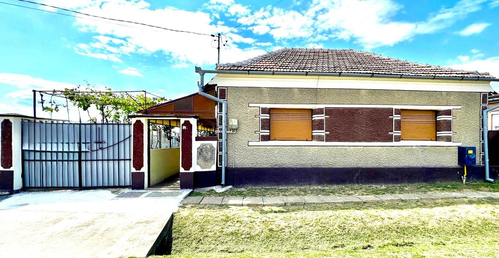 CASA CU TEREN MARE SI CURTE AMENAJATA - Langa Baile Felix - Locatie excelenta.