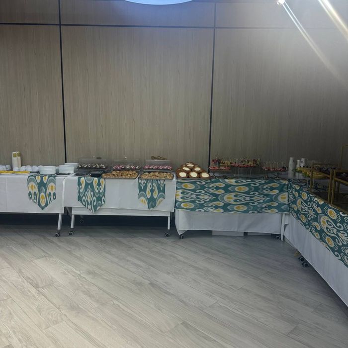 Продается стелажи для пироженного изделия