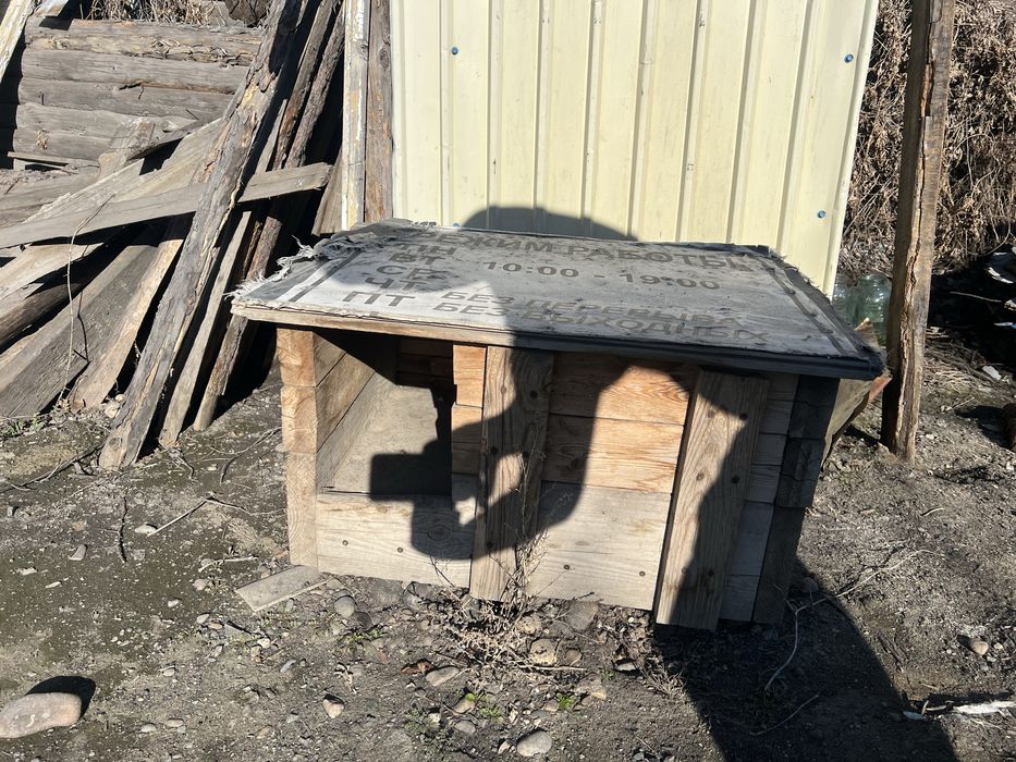 Дом для собак уютный хорош