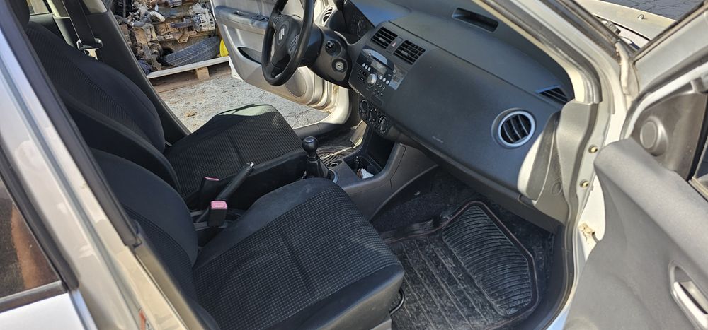 Suzuki swift 1.3 бензин  2005г НА ЧАСТИ