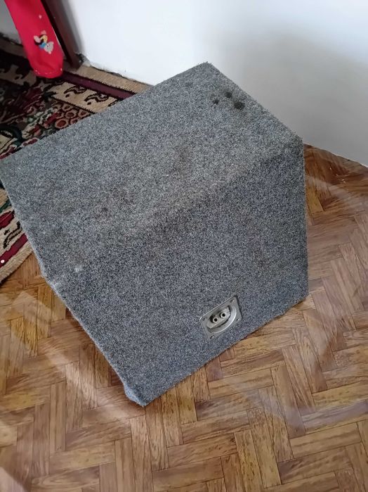 Vând   Subwoofer