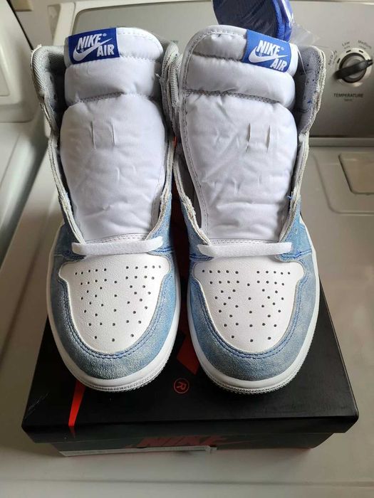 Jordan 1 Retro High OG Hyper Royal, marimea 10US (44 EU), stare 9/10.