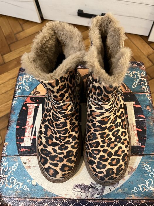 Ghete dama imblanite cu fermoar marime 39 in stare foarte buna