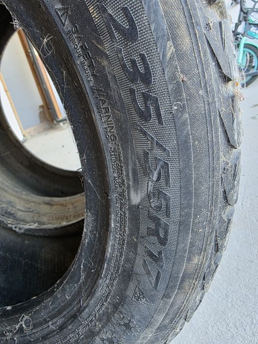 Шины зимние 2 штук бодром сост