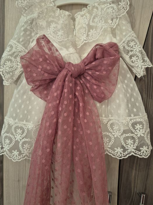Официална дантелена рокля за бебе