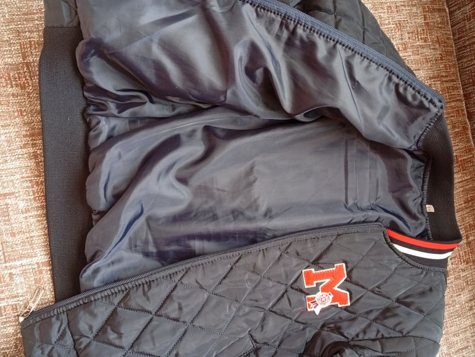 Продам детскую куртку