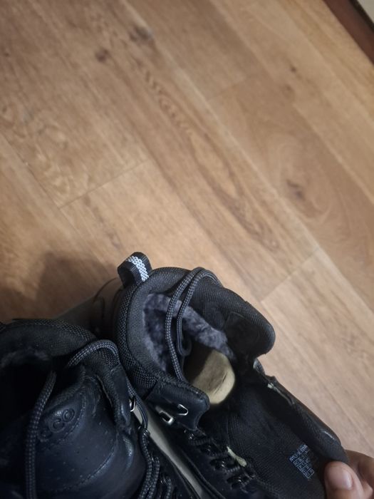 Зимние кроссовки продам