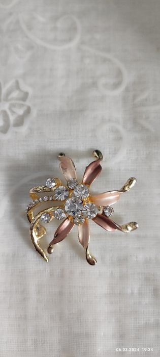 Продам брошь ручной работы