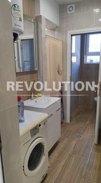 Дава се под наем Тристаен апартамент в Варна, Център - 98 кв.м за 820 € - Снимка #5