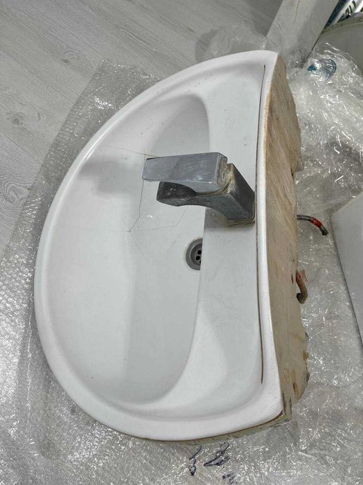 Раковина с зеркалом