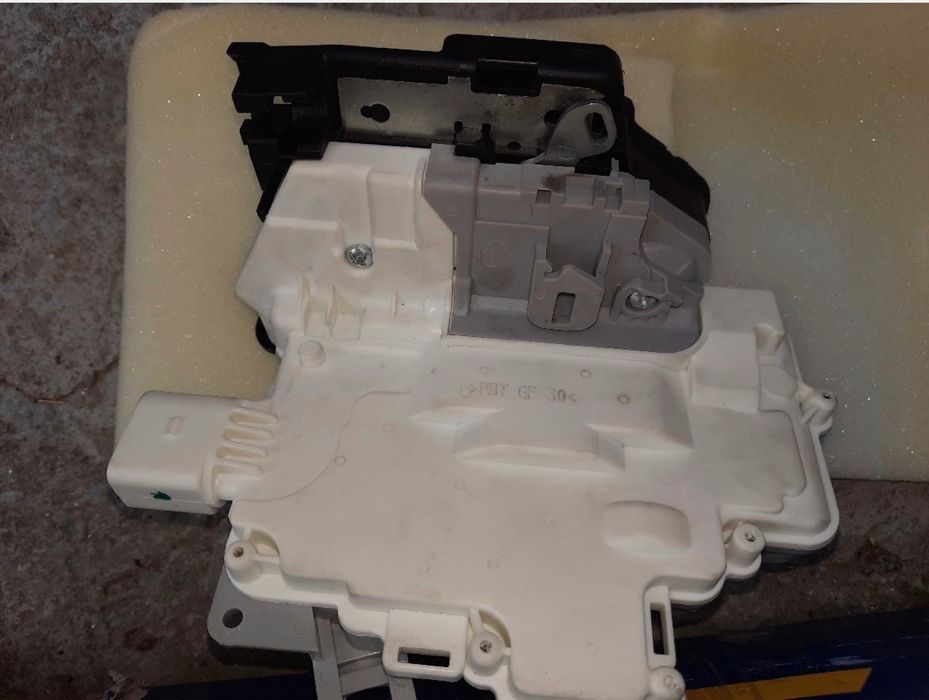 Incuietoare usa fata dreapta VW Passat,Skoda OctaviaSuperb ,Seat Leon