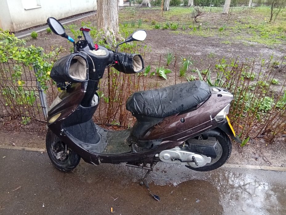 Vând scuter fara permis.