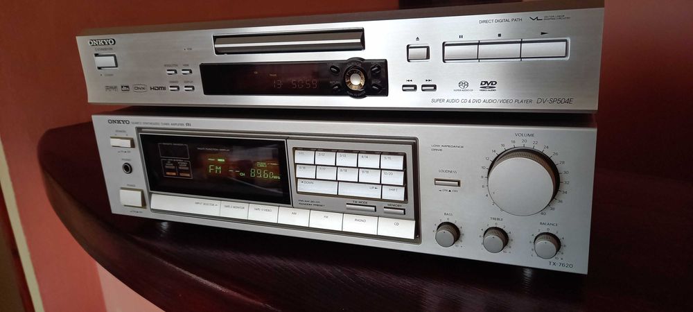 Ресийвър и DVD-плеър ONKYO