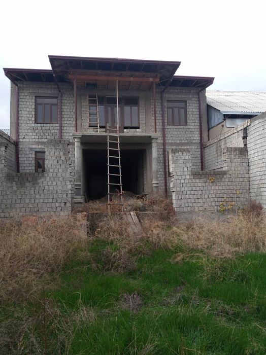 Продается двухэтажный дом