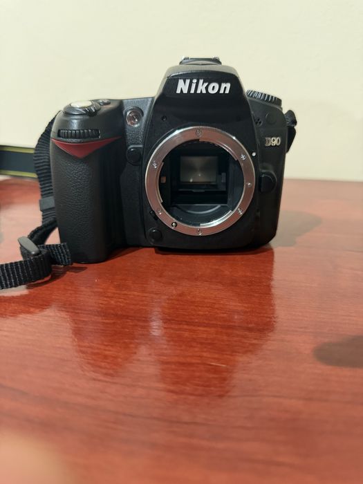 Nikon D90 cu obiectiv tamron 18-200 mm f/3,5-6,2