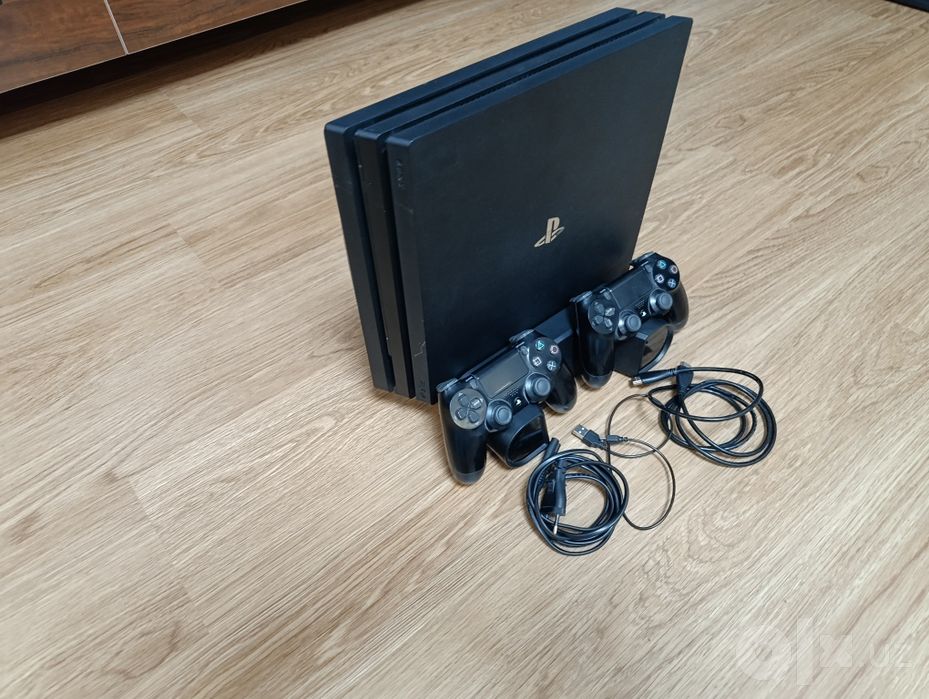 Продаю свою ps 4 pro 1 tr.