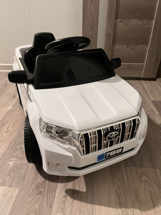 Детская электромашина Toyota