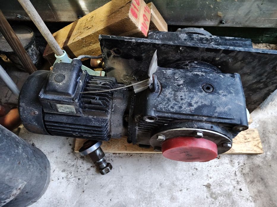 Reductor cu motor