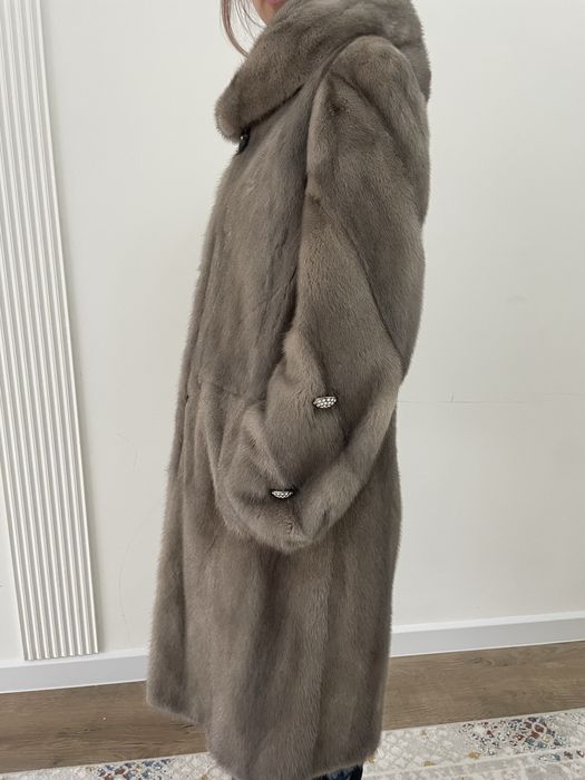 Шуба сатылады. Пальто подарок.