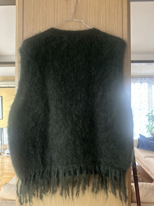 Тъмнозелен пуловер с мохер и ресни