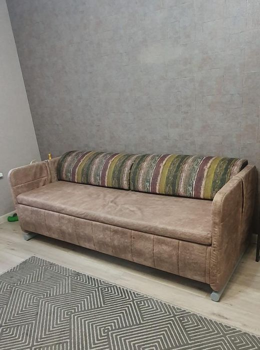 Продам двухьярусный  диван-кровать трансформер.