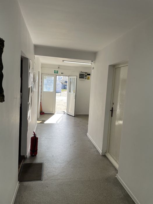 Spatii comerciale/birouri de inchiriat - 78 mp( din 268 mp )utili, birouri plus hol acces, grup sanitar si parcare 434 mp in curtea interioara
