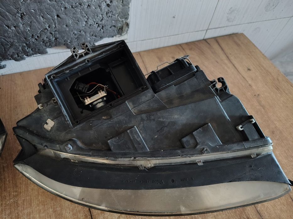 Faruri Xenon Audi A4 B6 2000-2004 Valeo D1S/H7 second hand