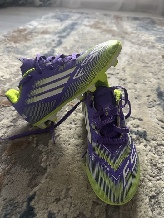 Adidas F50 Ghete sintetic si teren iarba  marimea 31 pentru copii