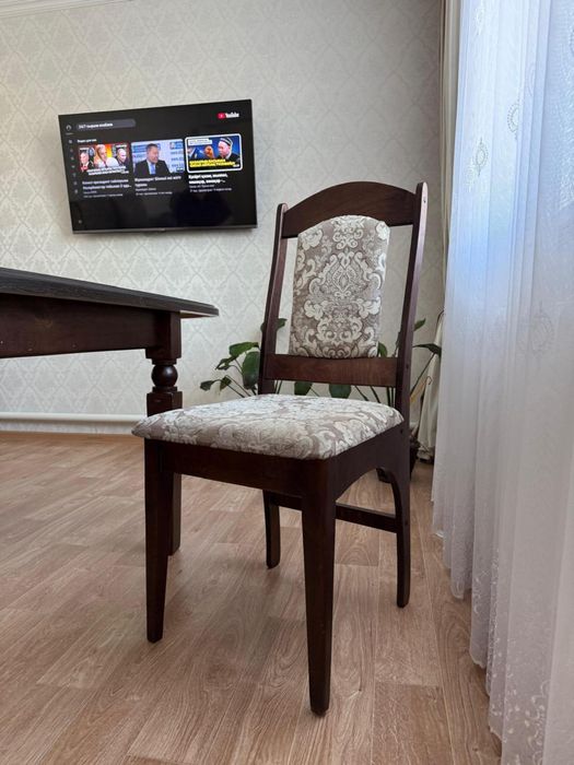 Продам стол со стульями  в отличном состоянии