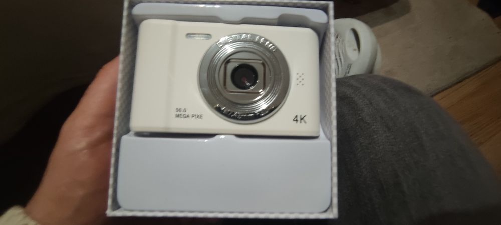 Чисто нов дигитален фотоапарат